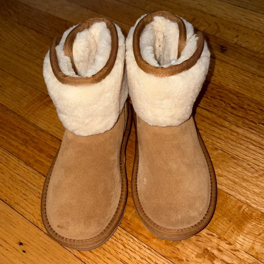 🆕- UGG- Kids' Classic Jona Luxury Boot. Chestnut. Size: 11 NWOB